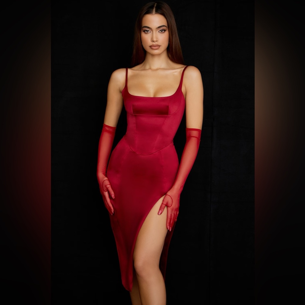 House of CB - CASIMIRA Wine Satin Corset Midi Dress 
SIZE: L+ (BIGGER CUP)